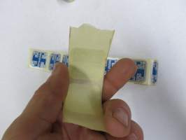 Lotta-Svärd tarroja 10 kpl -vaasalaisen koho- ja tarrapainon (Herman Mattsson Korkokuvapaino &amp; Pussitehdas) tuotantoa arviolta 1960-luvun lopusta