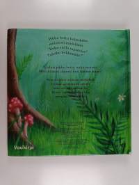 Pikku kettu metsässä