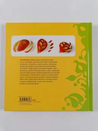 Syötävän koristeellista : kasviksista veitsellä leikaten