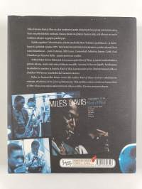 Kind of blue : Modernin jazzin avain