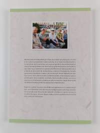Kaunoluvusta kansainvälisyyteen : Hyvinkään kansalaisopisto 80 vuotta : toimintaa vuosina 1987-2007
