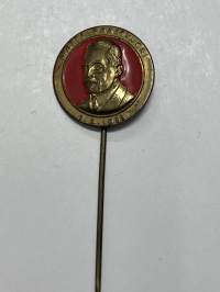 Matti Paasivuori - 1.5.1955 SKDL -neulamerkki