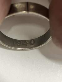 Vaihtosormus 1940, korvaussormus, kultasormuksien vaihto sota-aikana, ilmavoimien hakaristi