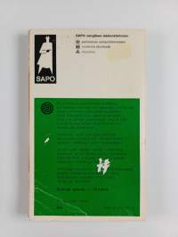 Keisari seisoo palatsissaan