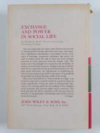 Microcosm : structural, psychological and religious evolution in groups