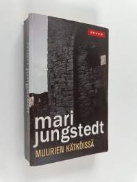 Muurien kätköissä