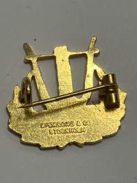 ADK -tunnistamaton rintaneula