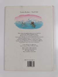 Pikku jääkarhu saa ystävän