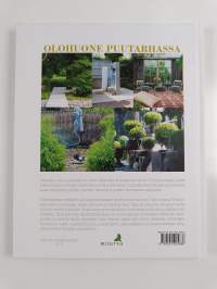 Olohuone puutarhassa : 16 upeaa oleskelupaikkaa