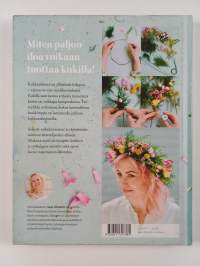 Kukkakirja : helpot ohjeet kimppuihin ja asetelmiin