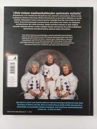 Matkaopas maailmankaikkeuteen 100 huikeinta kohdetta