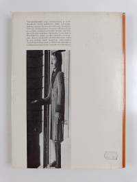 Vaivaisukot : Finnish pauper-sculptures