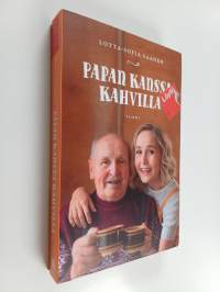 Papan kanssa kahvilla