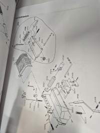 Hakkipilke 37 klapikoneen varaosakirja 1-2011
