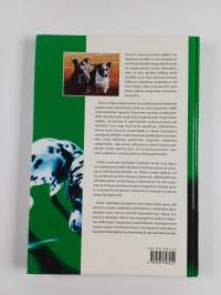 Pelkopurija ja huomionhakija : koirien käyttäytymisongelmista ja niiden hoidosta