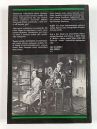 Musta peili : kauhuelokuvan kehitys Prahan ylioppilaasta Poltergeistiin