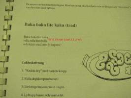 &quot;Baka baka liten kaka&quot; Sång och lekbok för språkduschgruppen i daghem och lågstadiets första klasser