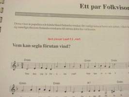 &quot;Baka baka liten kaka&quot; Sång och lekbok för språkduschgruppen i daghem och lågstadiets första klasser