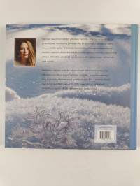 Lumitähtiä, kuurankukkia : 45 herkkää virkkausmallia