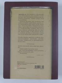 Kolmella markalla kanfärttiä : kaskuja, tarinoita ja muistelmia apteekista