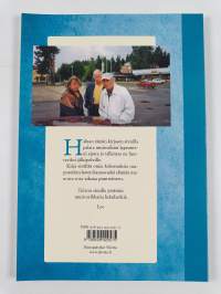 Poikia tehtaan varjossa