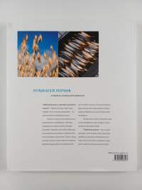 Petäjäisestä pestoon : aikamatka suomalaisiin makuihin (signeerattu, tekijän omiste)