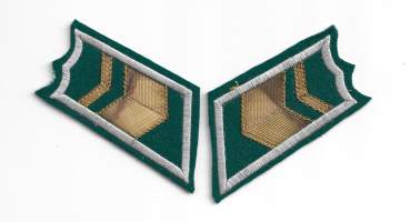 Jalkaväki   - kauluslaatat ylivääpeli  arvomerkit pari