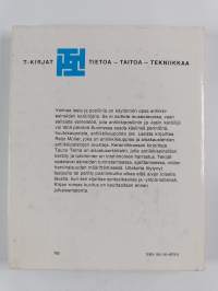 Vanhaa lasia ja posliinia