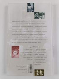 Koko suku keittiössä : Kirjoituksia ruoasta, perheestä ja muistamisesta