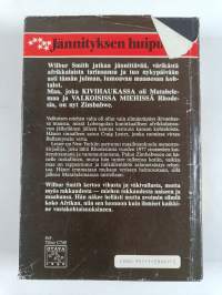 Leopardi kulkee yössä