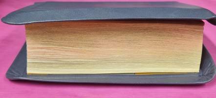 Raamattu pienikokokoinen sininen, 92 käännös