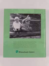 Polulta tielle : kuvia ja muistoja 80-vuotiaan Rinnekodin matkan varrelta (signeerattu, tekijän omiste)