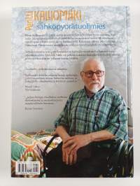 Sähköpyörätuolimies