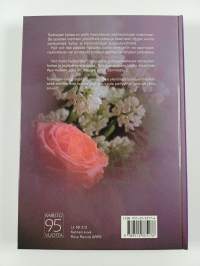 Tuoksujen lumoa : luo yksilöllisiä tuoksuja eteerisistä öljyistä