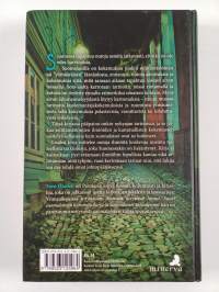 Suomessa kummittelee : Selittämättömiä ilmiöitä ja kummallisia kokemuksia