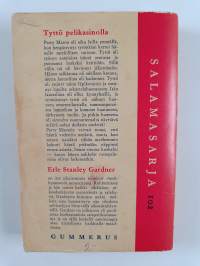 Tyttö pelikasinolla