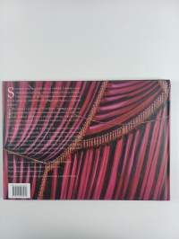 Oopperaa, oopperaa! : löytöretki lavasteiden taakse : sanoin ja kuvin oopperan maailmasta