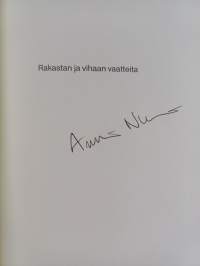 Rakastan ja vihaan vaatteita (signeerattu)