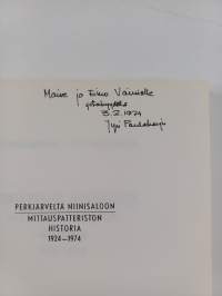 Perkjärveltä Niinisaloon : Mittauspatteristo 1924-1974 (signeerattu, tekijän omiste)