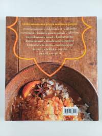 Maukasta mausteilla - Herkullisia ohjeita keittiöistä ympäri maailman