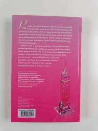 Prinsessa pukeutuu pinkkiin