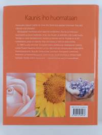 Herätä kauneutesi : hyvinvointia luonnosta Dr Hauschkan tapaan