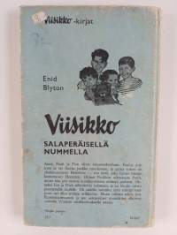 Viisikko salaperäisellä nummella