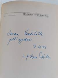 Tulevaisuus on tehtävä : maan oikeudesta työn oikeuteen (signeerattu)