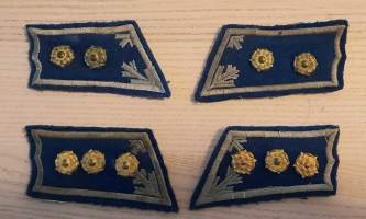 Kauluslaatat 2 pariaLisäksi: Sotainvalidien Veljesliitto neulamerkki, sininen.