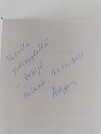 Venäläinen onni : Stalinin kauden perhekronikka (signeerattu, tekijän omiste)