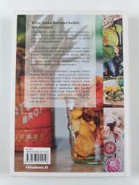 Hullaannu vegeen! : kirja, jonka luettuasi kaikki syövät vegeä