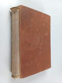 Keisarihovista kulissien takaa