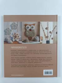 Paperikoristeita pakkauskääreistä, vanhoista kirjoista ja munakoteloista