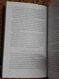 Miksi maapallo ei putoa?